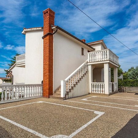2 Bedroom Beautiful Apartment In Omisalj Exterior photo