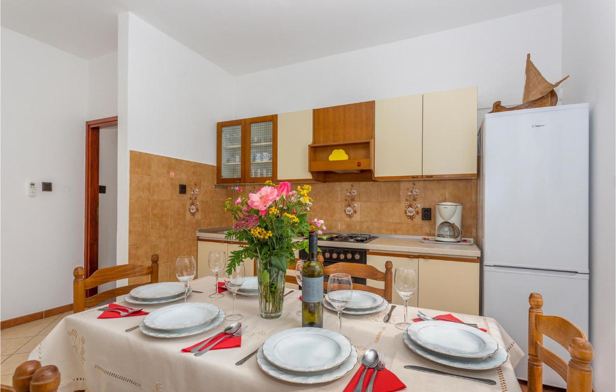2 Bedroom Beautiful Apartment In Omisalj Exterior photo