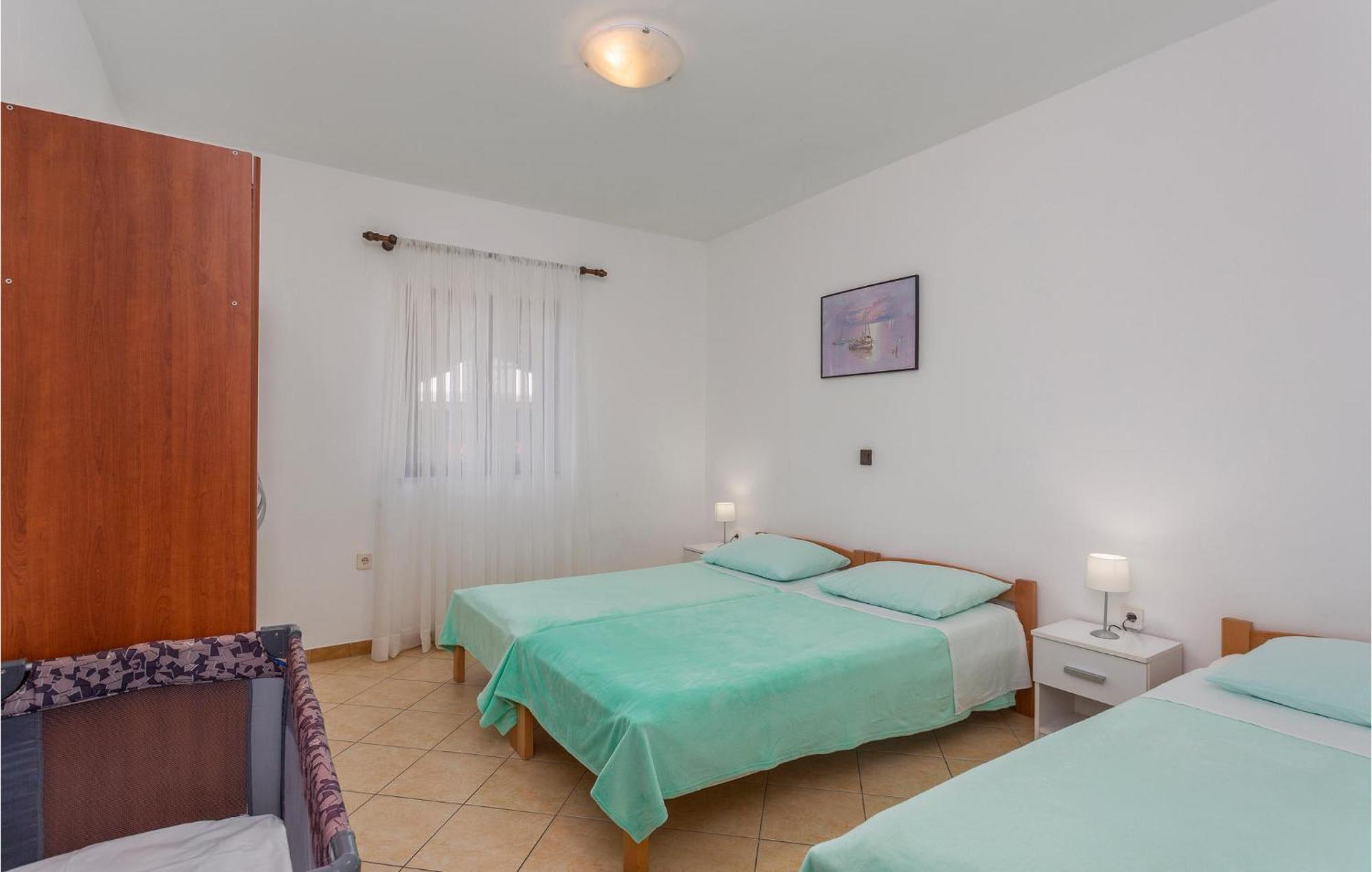 2 Bedroom Beautiful Apartment In Omisalj Exterior photo