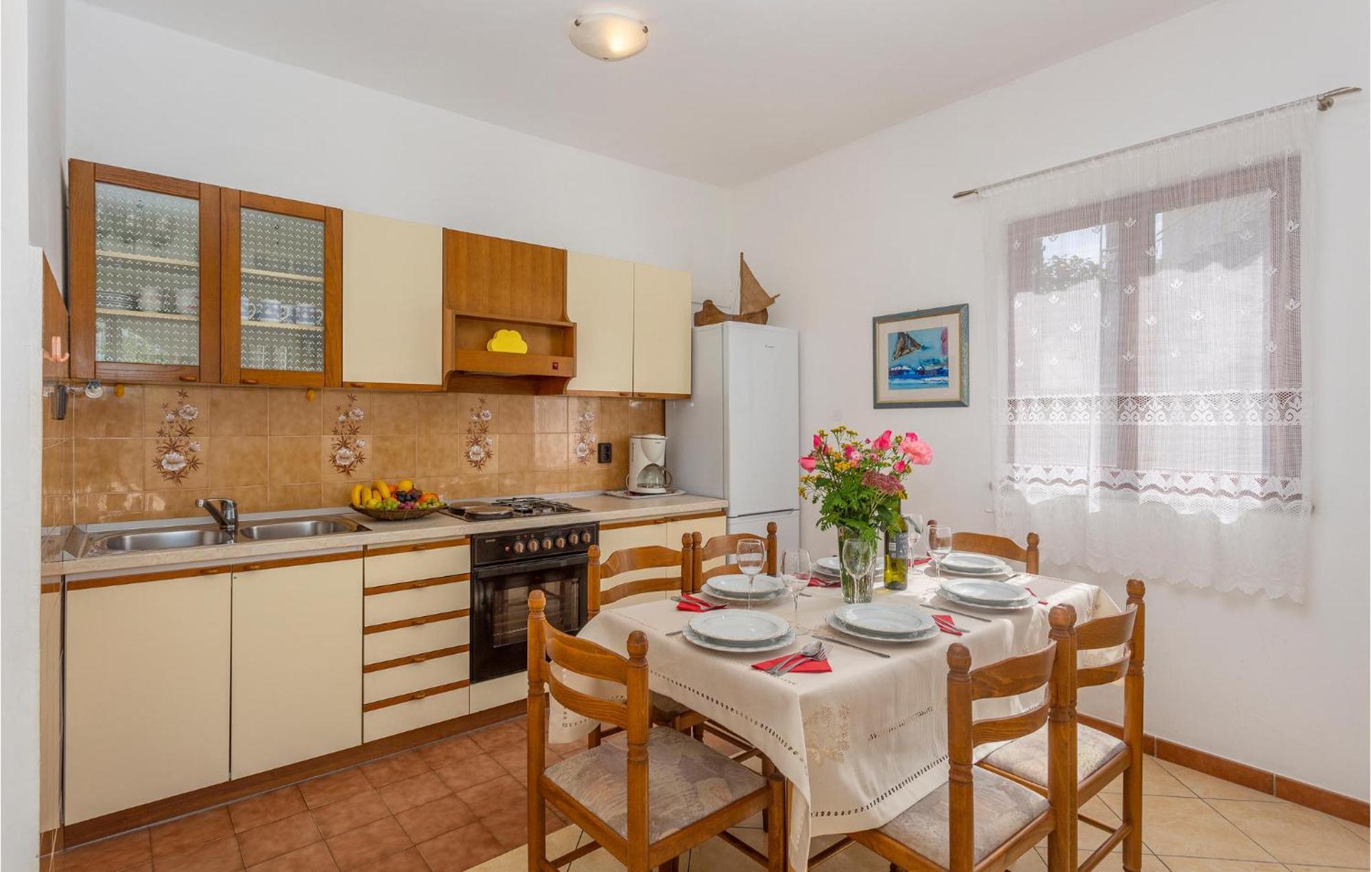 2 Bedroom Beautiful Apartment In Omisalj Exterior photo