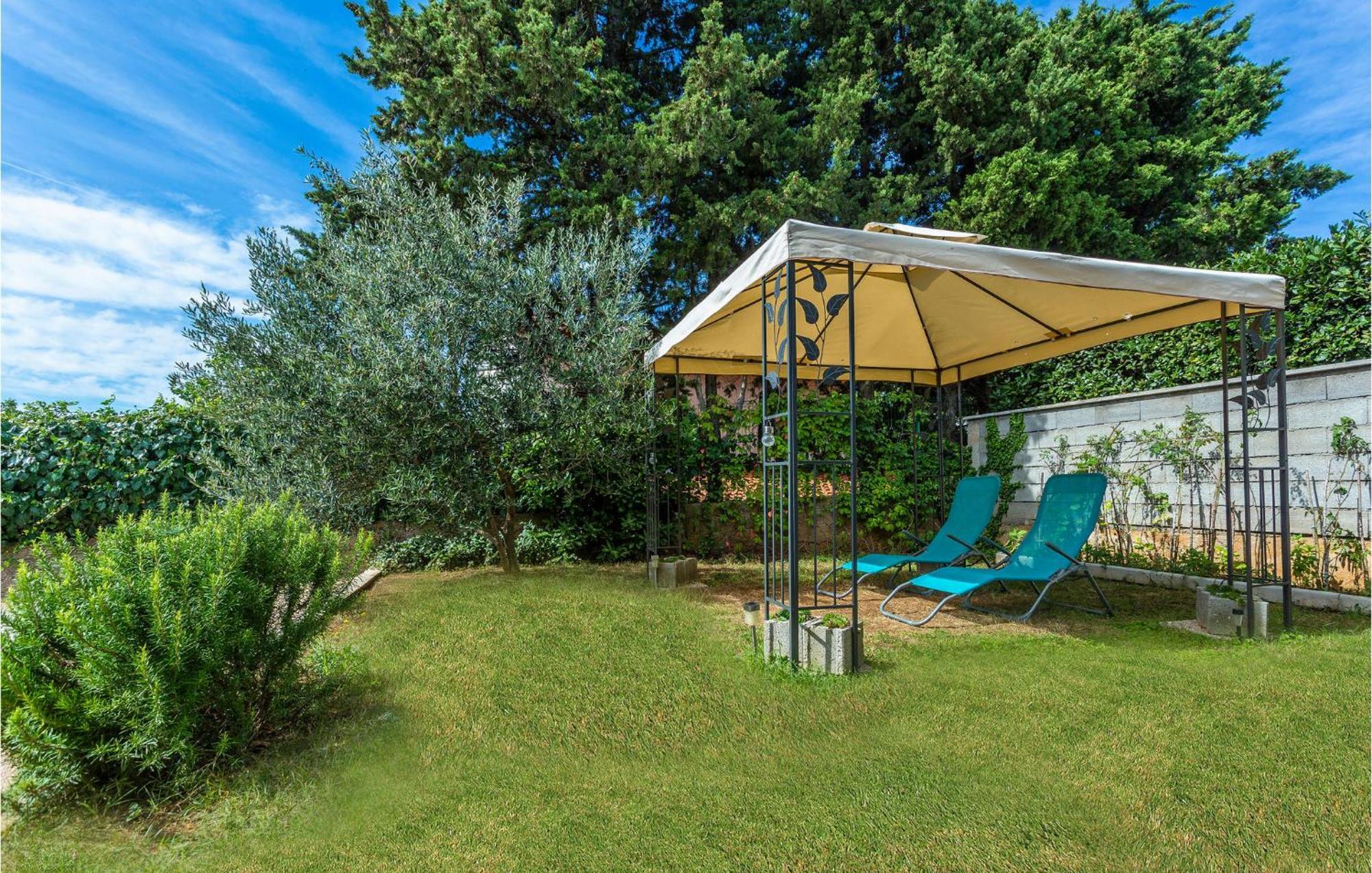 2 Bedroom Beautiful Apartment In Omisalj Exterior photo